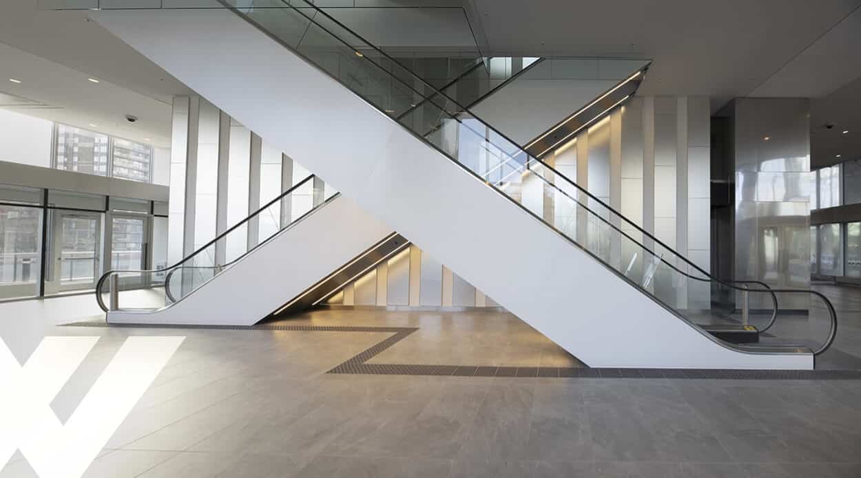 Tour des Canadien 2 interior- Wall Cladding: Acid-etched Starphire Mirror Satin finish