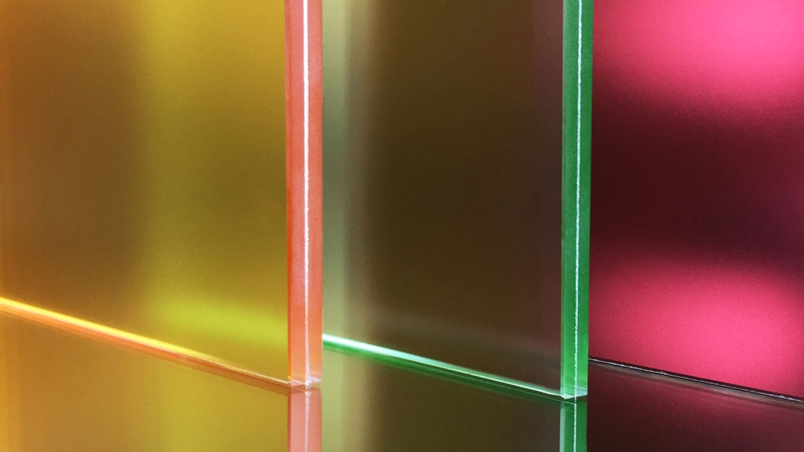 Value added glass samples with Velour etch and coloured interlayers